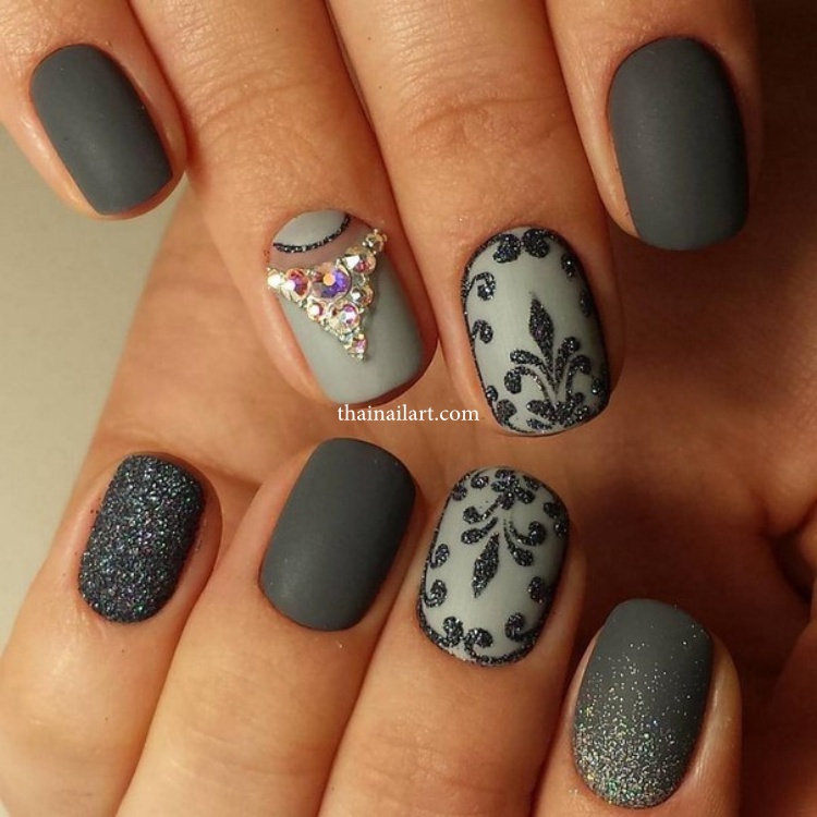 lace-pattern-nails