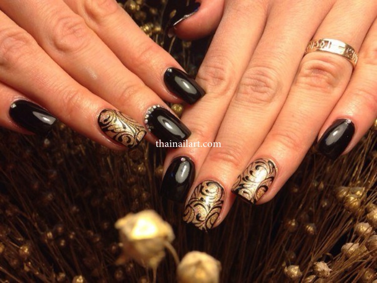 lace-pattern-nails