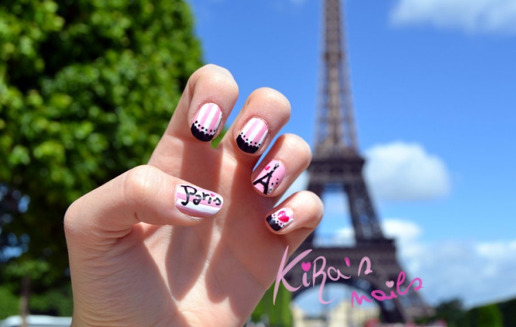 Paris Eiffel Nail art