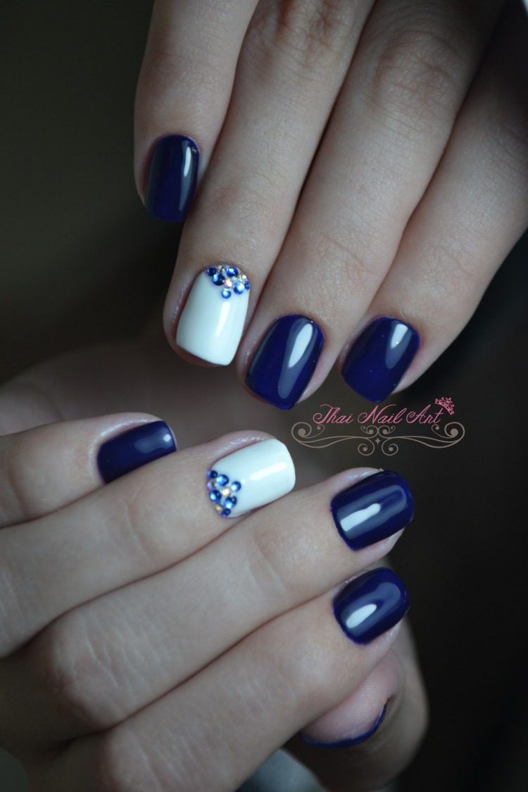 Blue Gel nail art