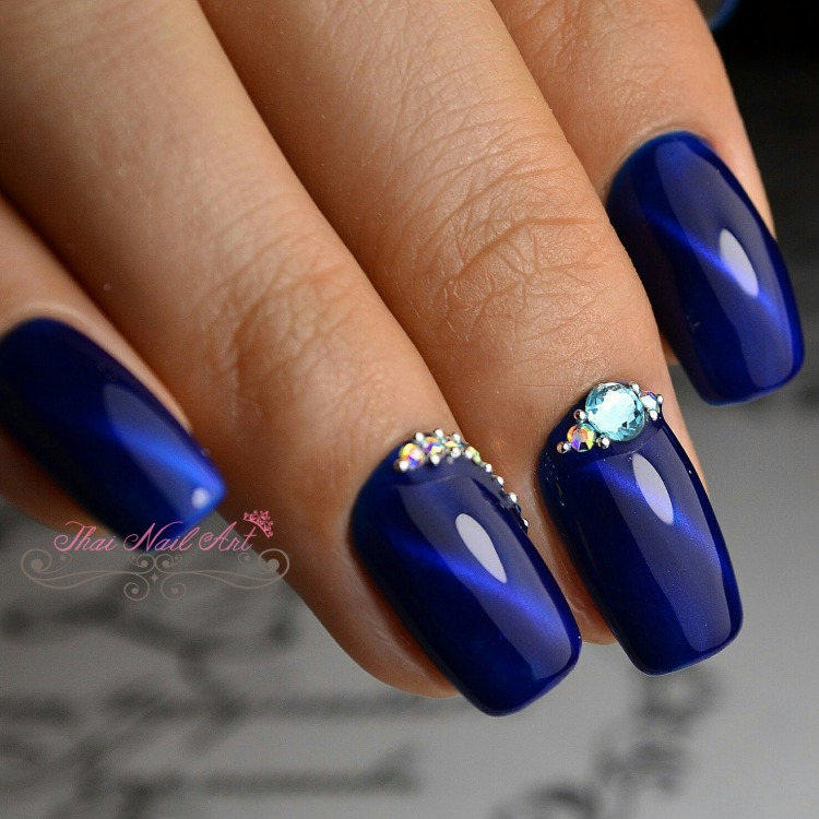Blue Gel nail art